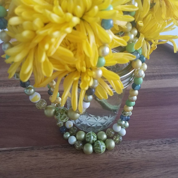 Vintage Green Triple Strand Beaded Necklace - Picture 2 of 5